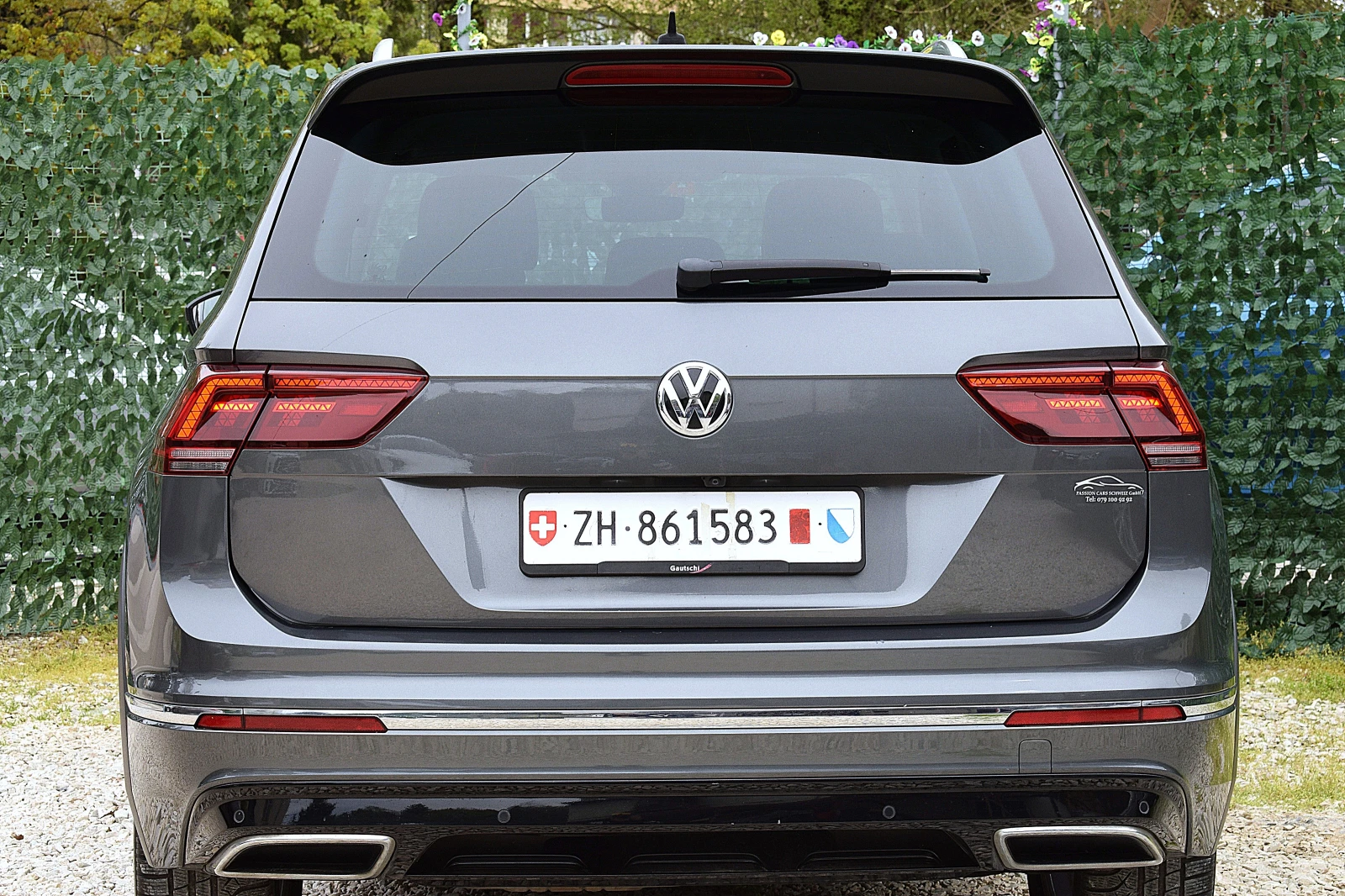 VW Tiguan 2.0ШВЕЙЦАРИЯ= R-line/ДИСТРОНИК/КОЖА/LANE ASSIST, снимка 6 - Автомобили и джипове - 54010424