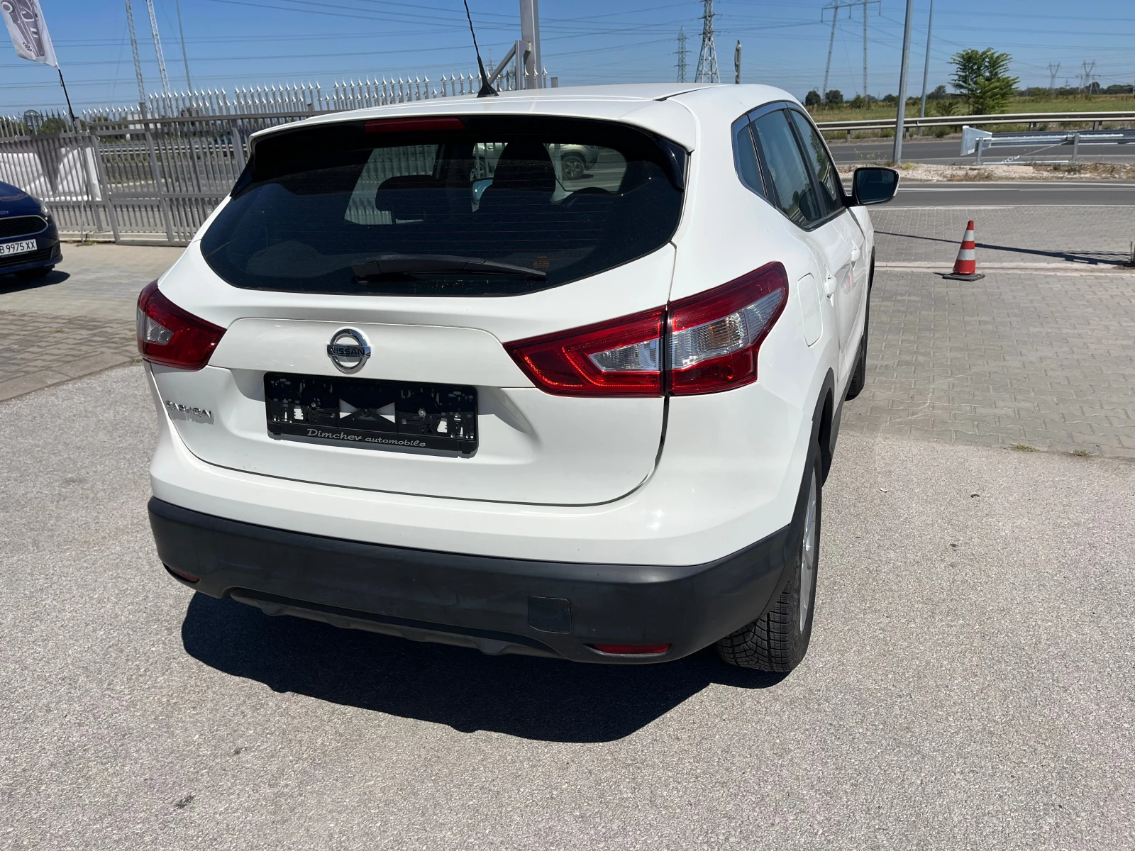 Nissan Qashqai, снимка 6 - Автомобили и джипове - 54138554