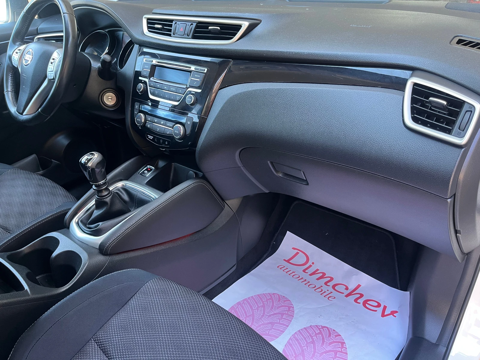 Nissan Qashqai, снимка 10 - Автомобили и джипове - 54138554