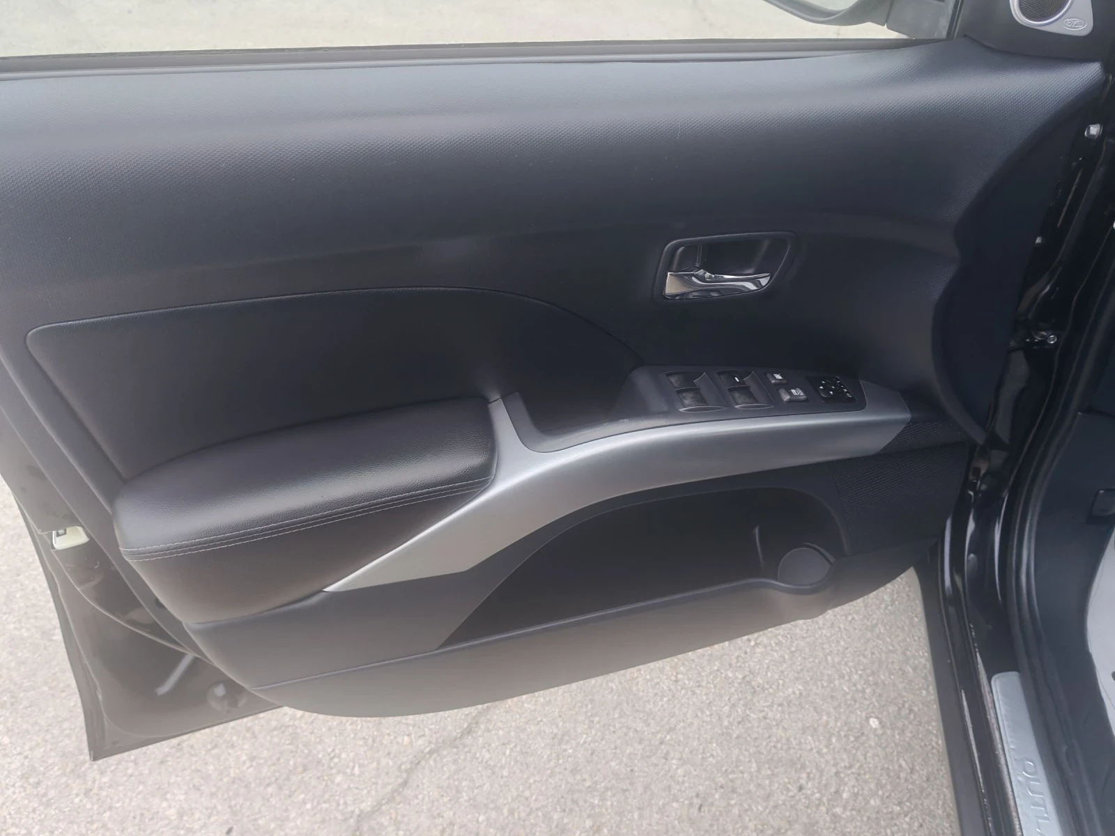 Mitsubishi Outlander 2.0TDI 140KS 4X4, снимка 16 - Автомобили и джипове - 54371424