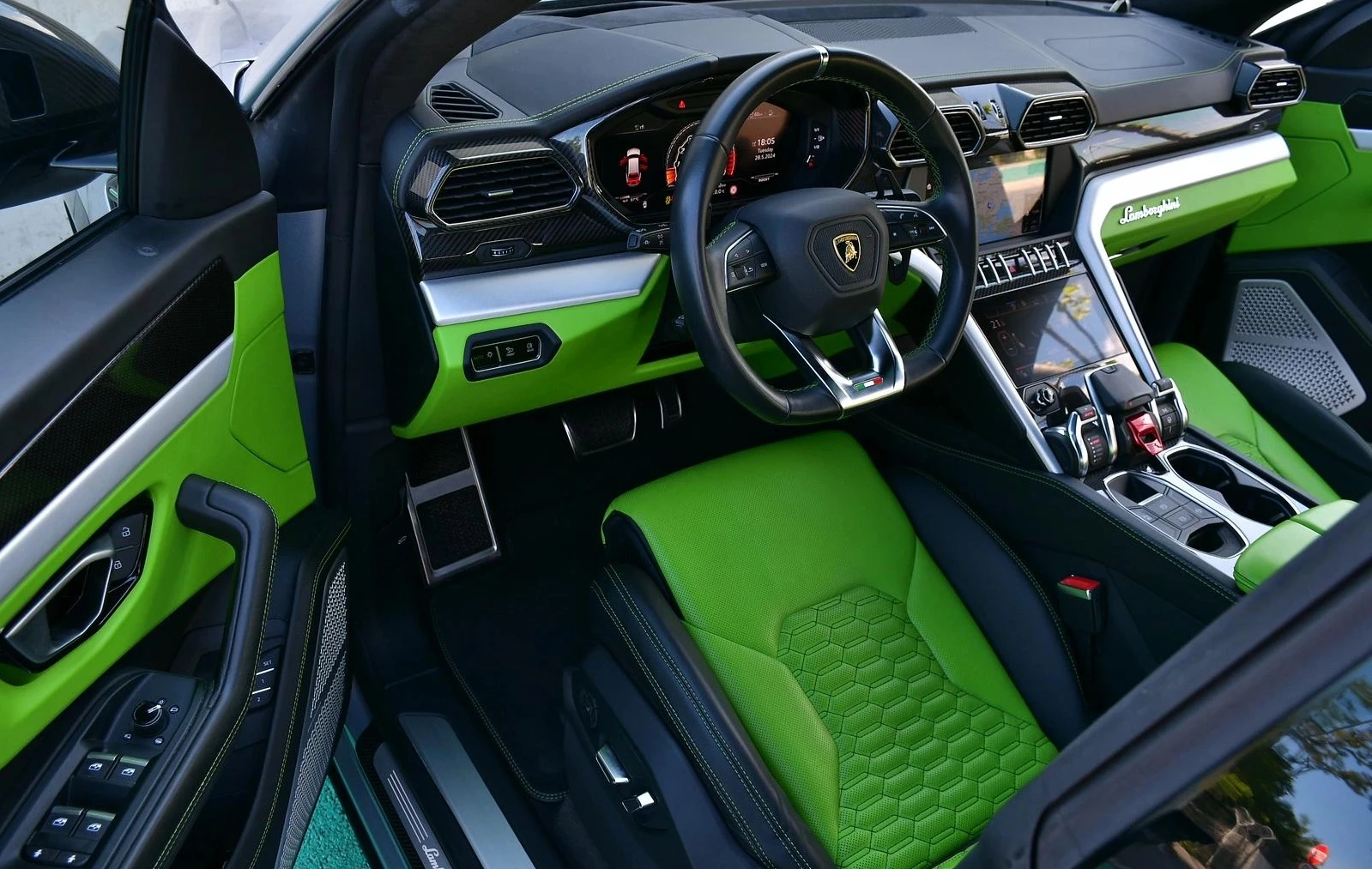 Lamborghini Urus 4.0 V8 AWD Carbon Package, снимка 9 - Автомобили и джипове - 54420392