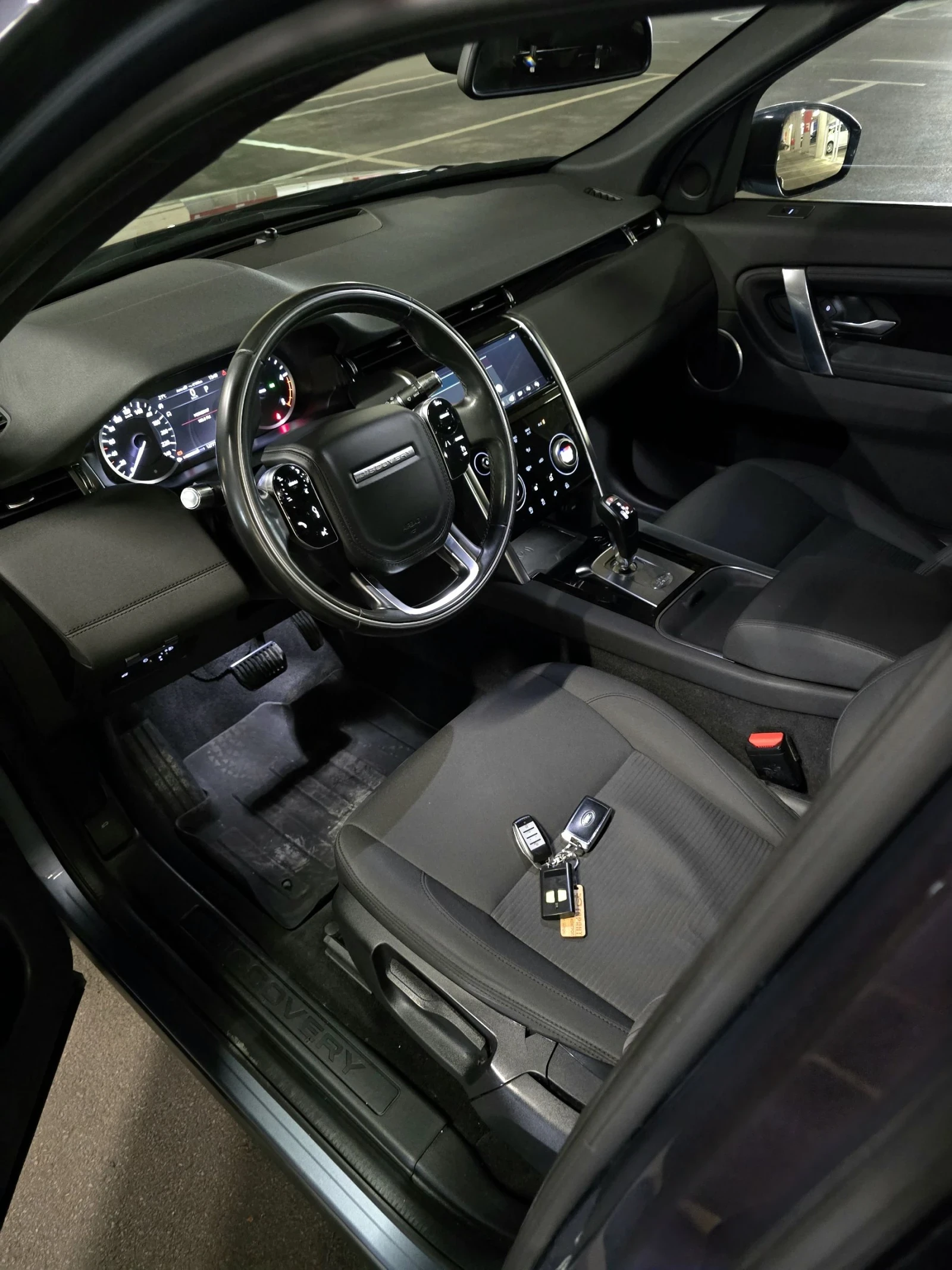 Land Rover Discovery Sport 2.0d MHEV Мото-Пфое ДДС 6+ 1, снимка 10 - Автомобили и джипове - 54528849