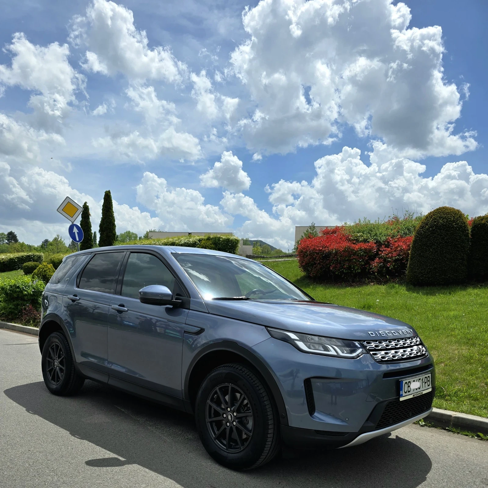 Land Rover Discovery Sport 2.0d MHEV Мото-Пфое ДДС 6+ 1, снимка 3 - Автомобили и джипове - 54528849