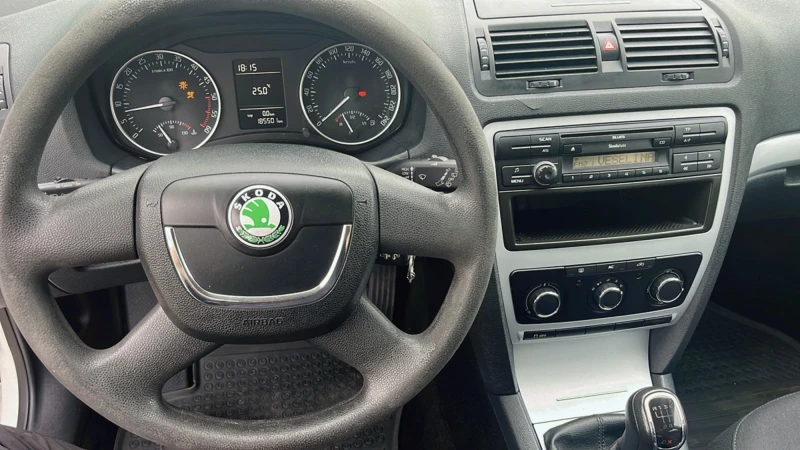 Skoda Octavia, снимка 7 - Автомобили и джипове - 45527344