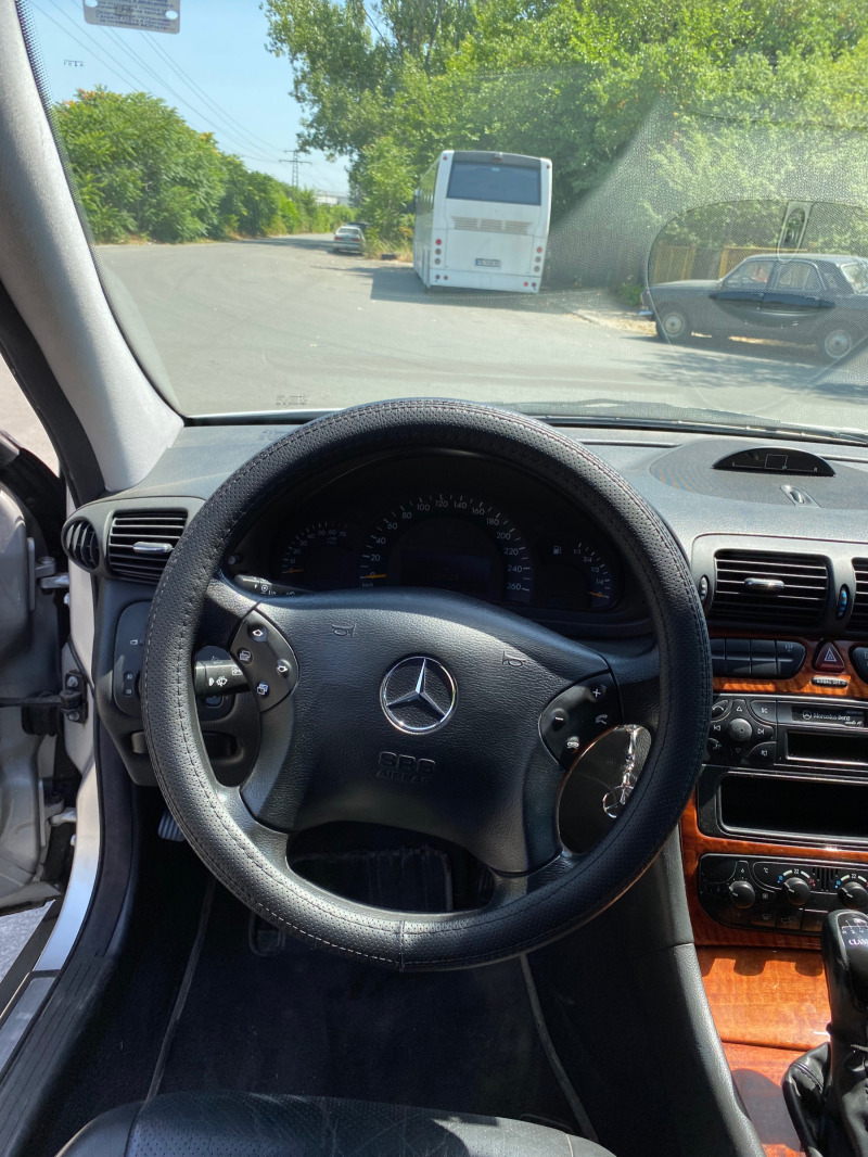 Mercedes-Benz C 200, снимка 8 - Автомобили и джипове - 46435309