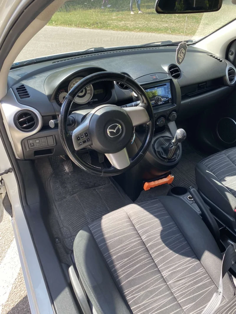 Mazda 2 Mazda 2 1.3 Бяла перла, снимка 16 - Автомобили и джипове - 47571436