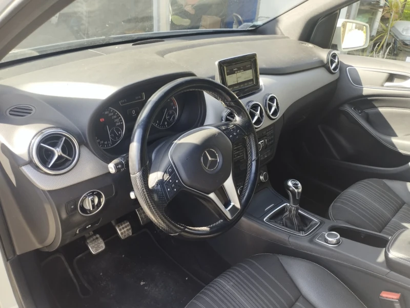 Mercedes-Benz B 200 2.0, снимка 10 - Автомобили и джипове - 52146760