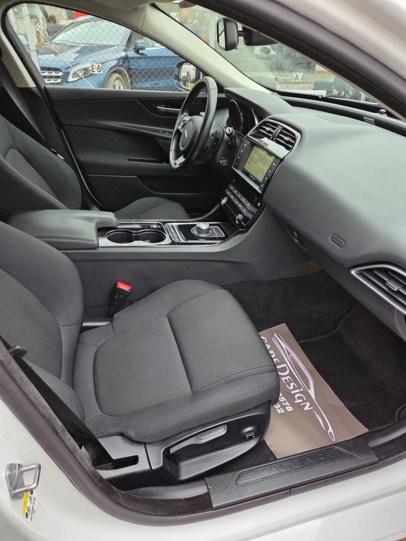 Jaguar XE 2.0D4x4 180ps, снимка 11 - Автомобили и джипове - 53358857