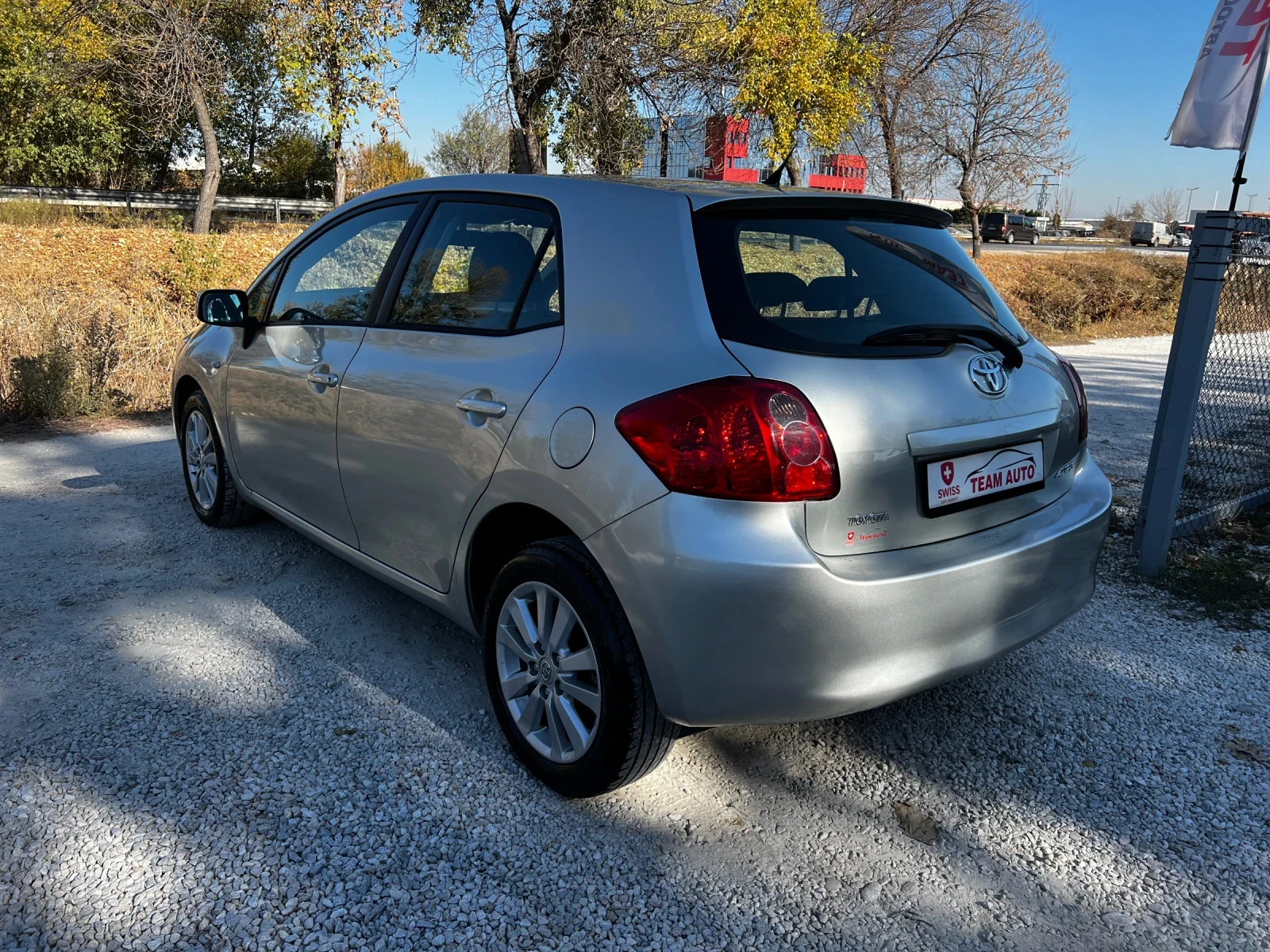 Toyota Auris 1.6i SWISS TOP - изображение 5