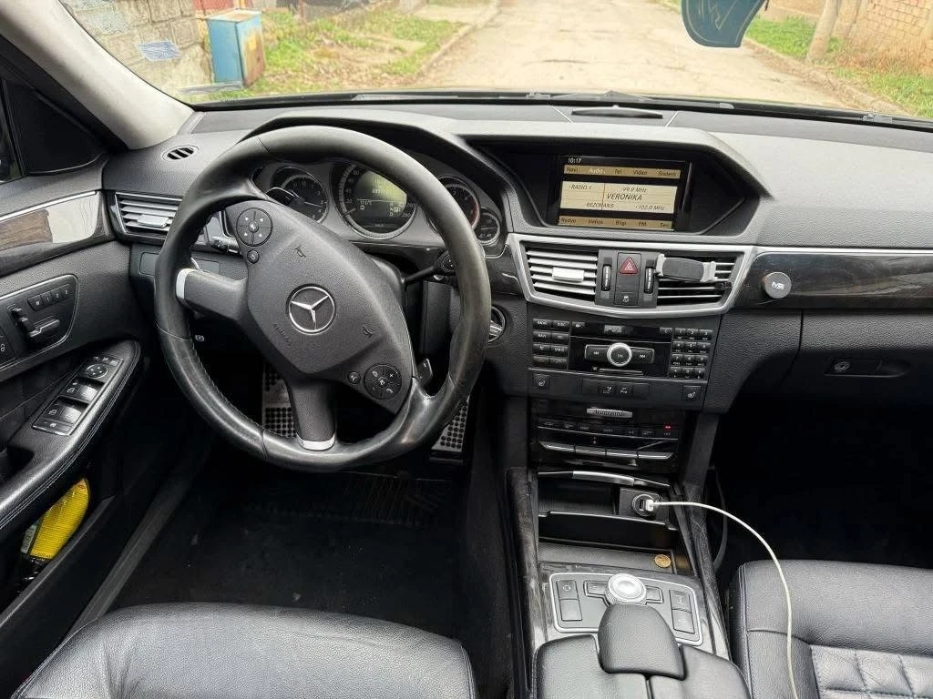 Mercedes-Benz E 350 Автомобила е обслужен: Масло на двигателя, всички  - изображение 10