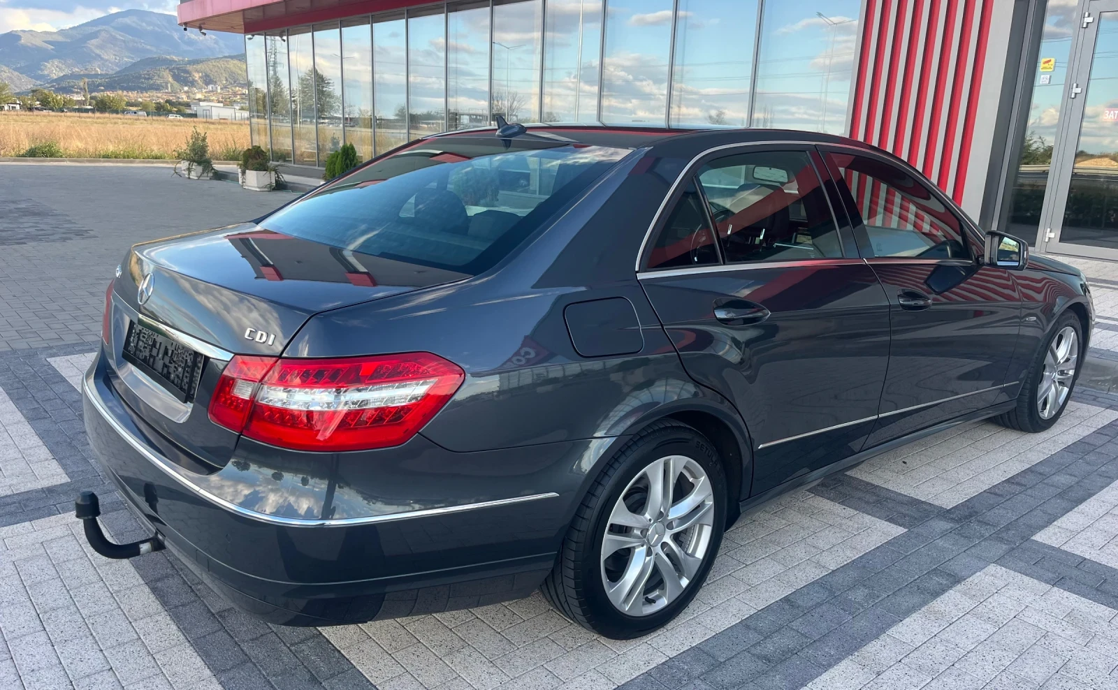 Mercedes-Benz E 220 Avantgarde , снимка 4 - Автомобили и джипове - 53991886