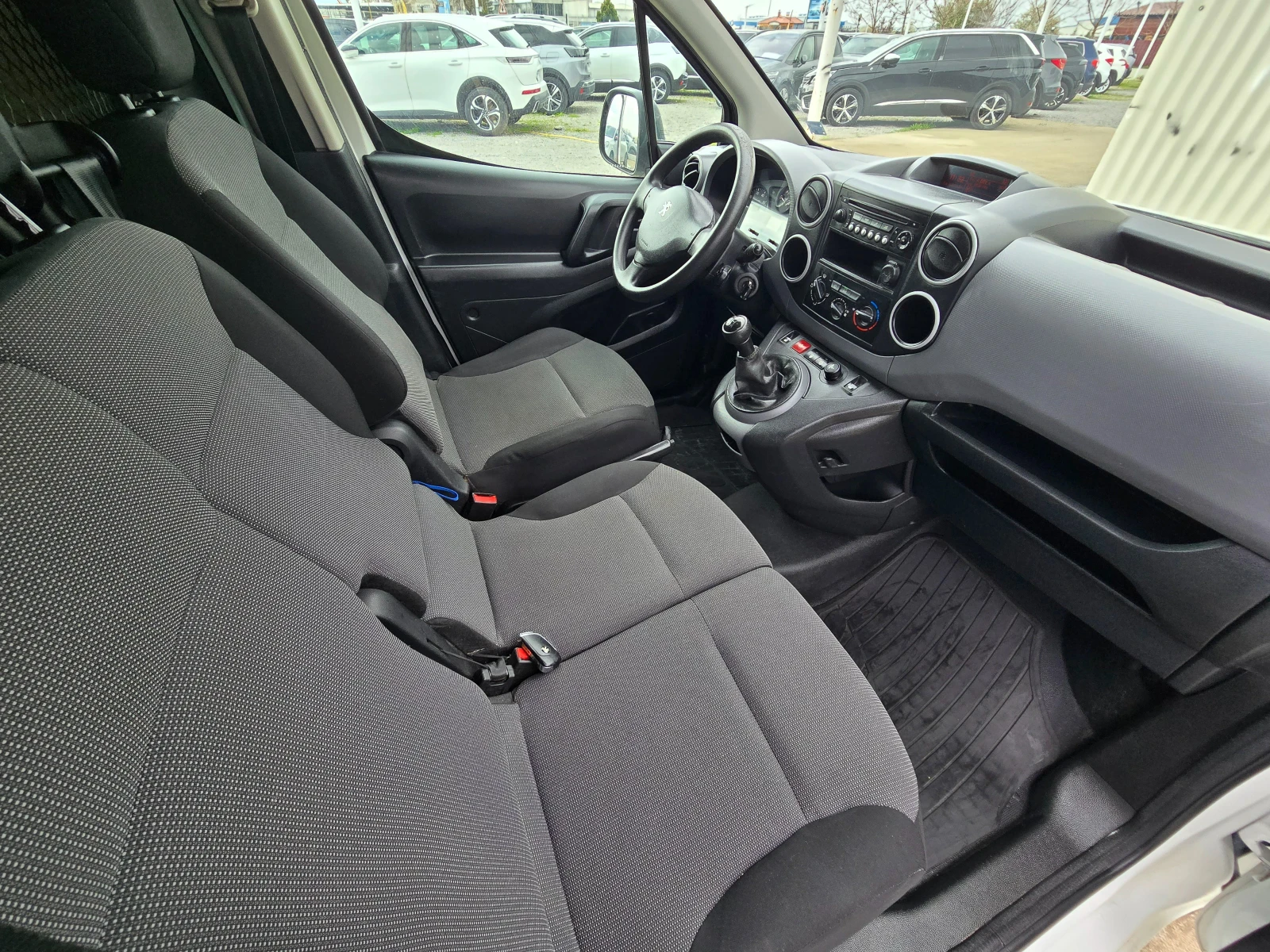 Peugeot Partner FACELIFT * 3 МЕСТА * EU6 , снимка 12 - Автомобили и джипове - 54044375