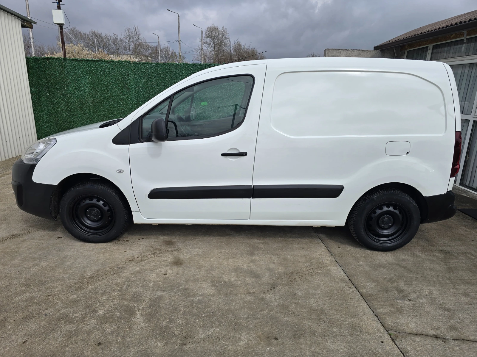 Peugeot Partner FACELIFT * 3 МЕСТА * EU6 , снимка 2 - Автомобили и джипове - 54044375