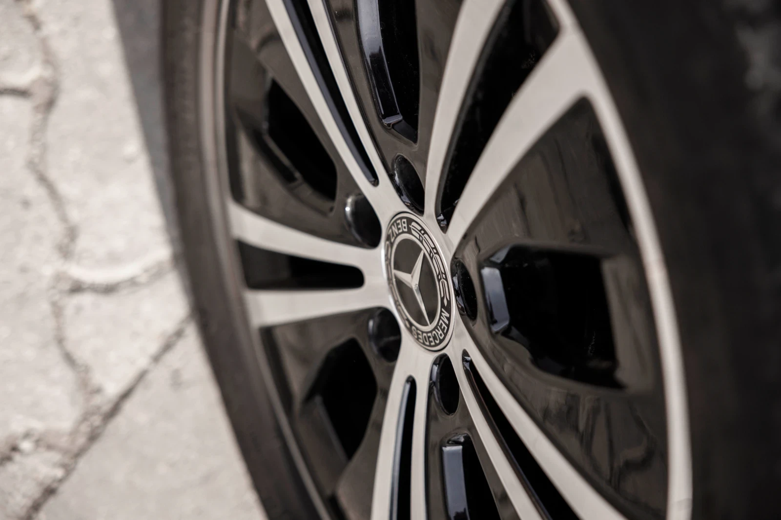 Mercedes-Benz E 220 Реални 49 хил. км. Купена Силвър Стар. Обслужена, снимка 6 - Автомобили и джипове - 54157007