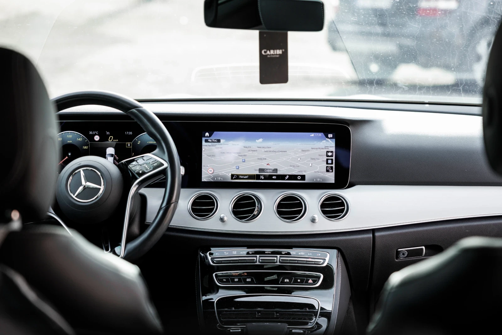 Mercedes-Benz E 220 Реални 49 хил. км. Купена Силвър Стар. Обслужена, снимка 7 - Автомобили и джипове - 54157007