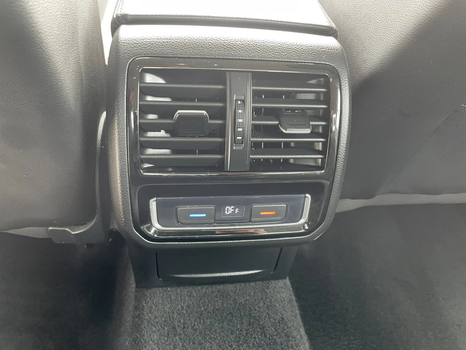 VW Passat ELEGANCE , снимка 17 - Автомобили и джипове - 54325185