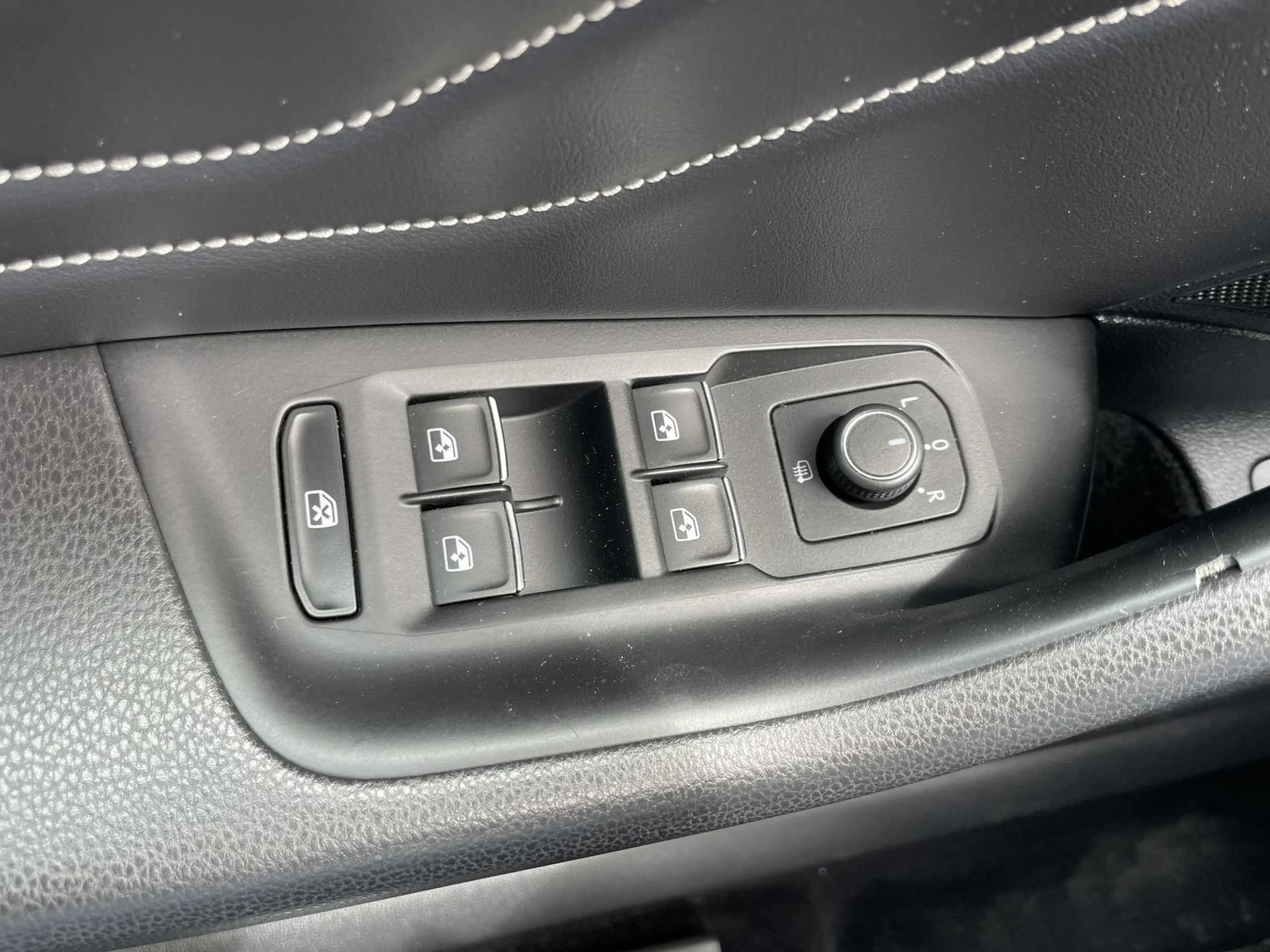 VW Passat ELEGANCE , снимка 15 - Автомобили и джипове - 54325185