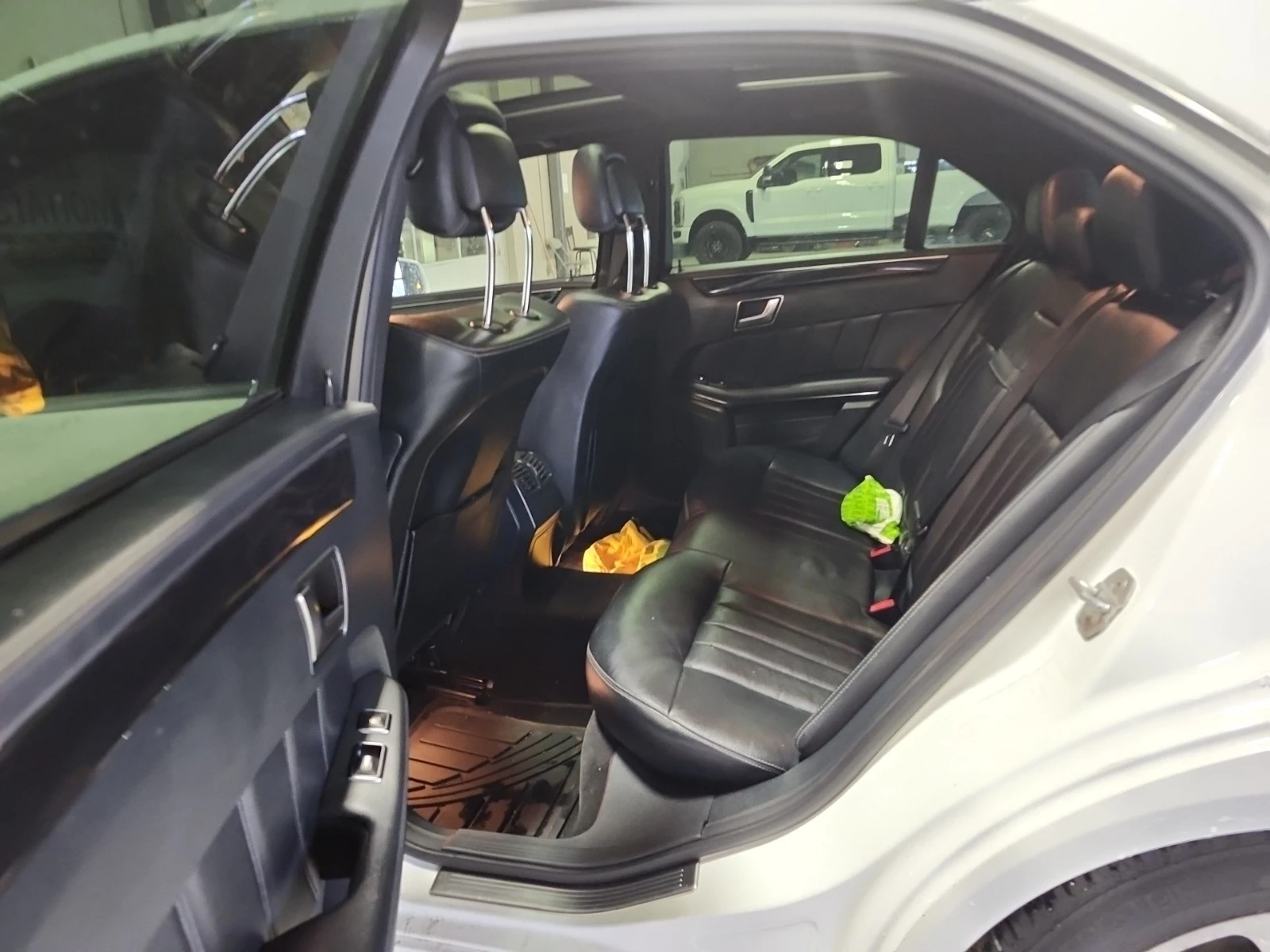 Mercedes-Benz E 400 * * CARFAX * * АВТО КРЕДИТ * * , снимка 8 - Автомобили и джипове - 54488507