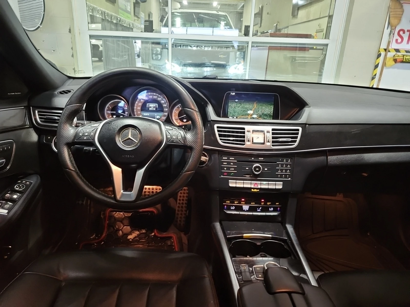 Mercedes-Benz E 400 * * CARFAX * * АВТО КРЕДИТ * * , снимка 6 - Автомобили и джипове - 54488507