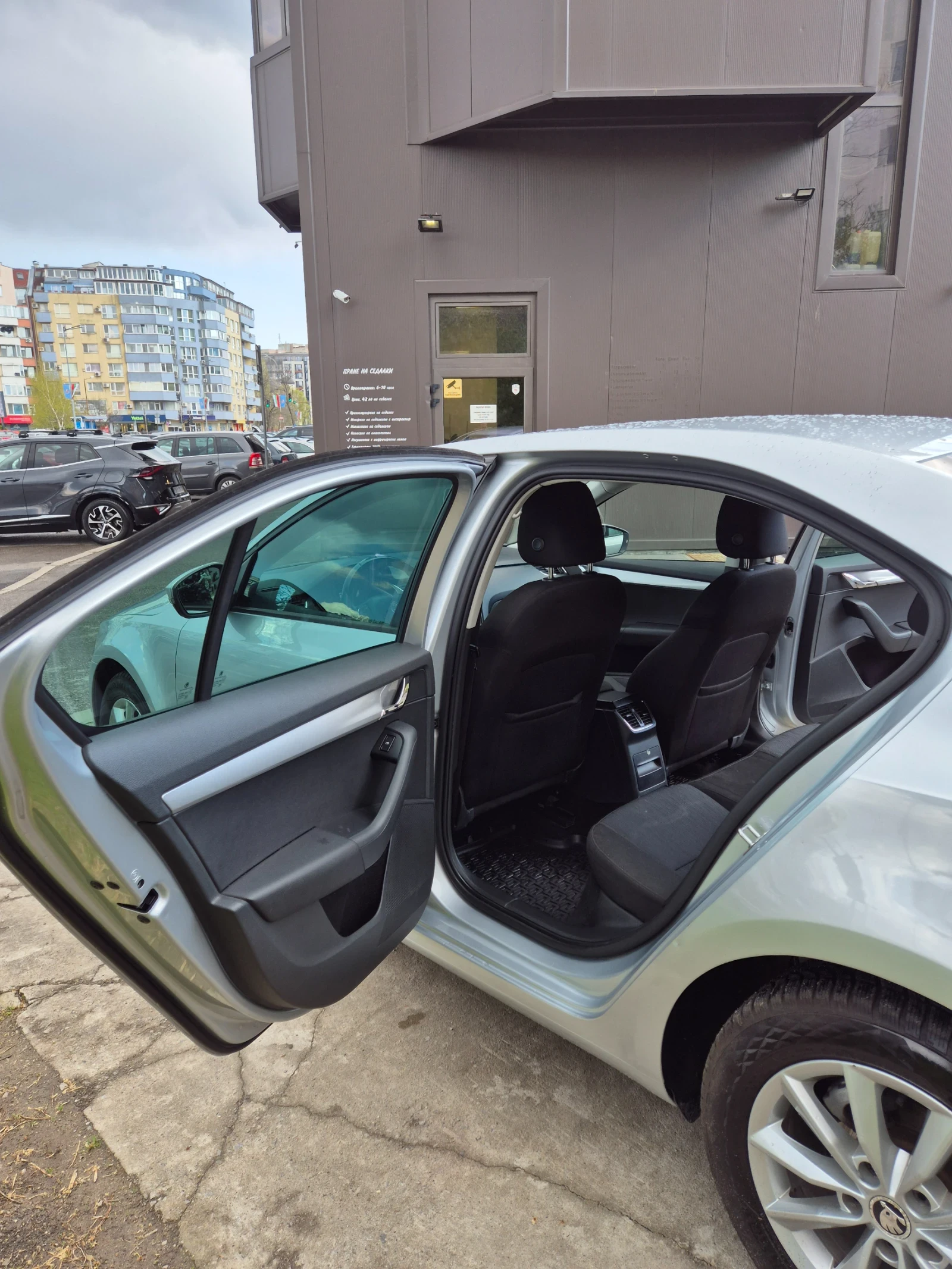 Skoda Octavia 1.6 TDI, снимка 5 - Автомобили и джипове - 54731818