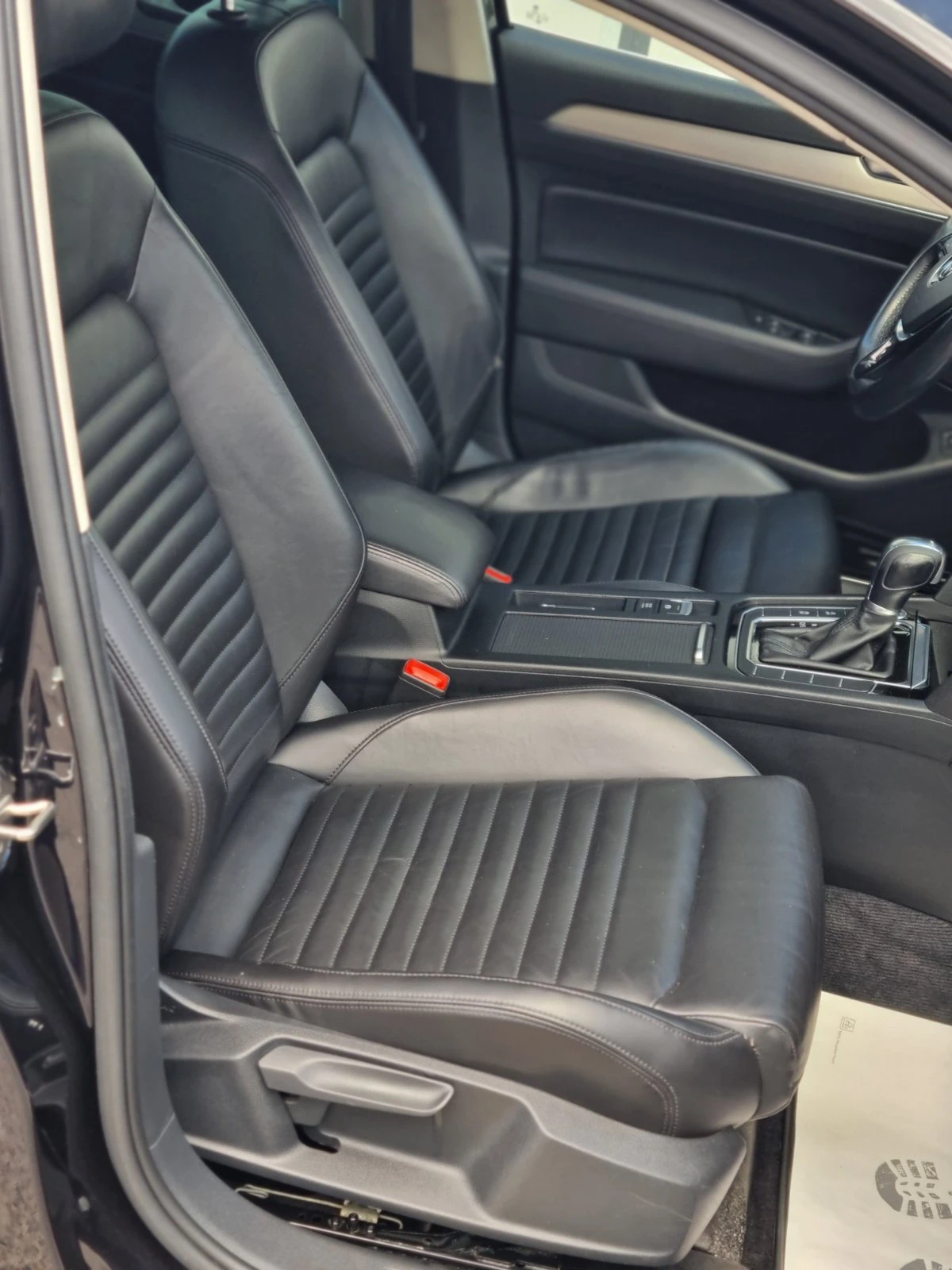VW Passat 2.0 TDi, снимка 10 - Автомобили и джипове - 55233699