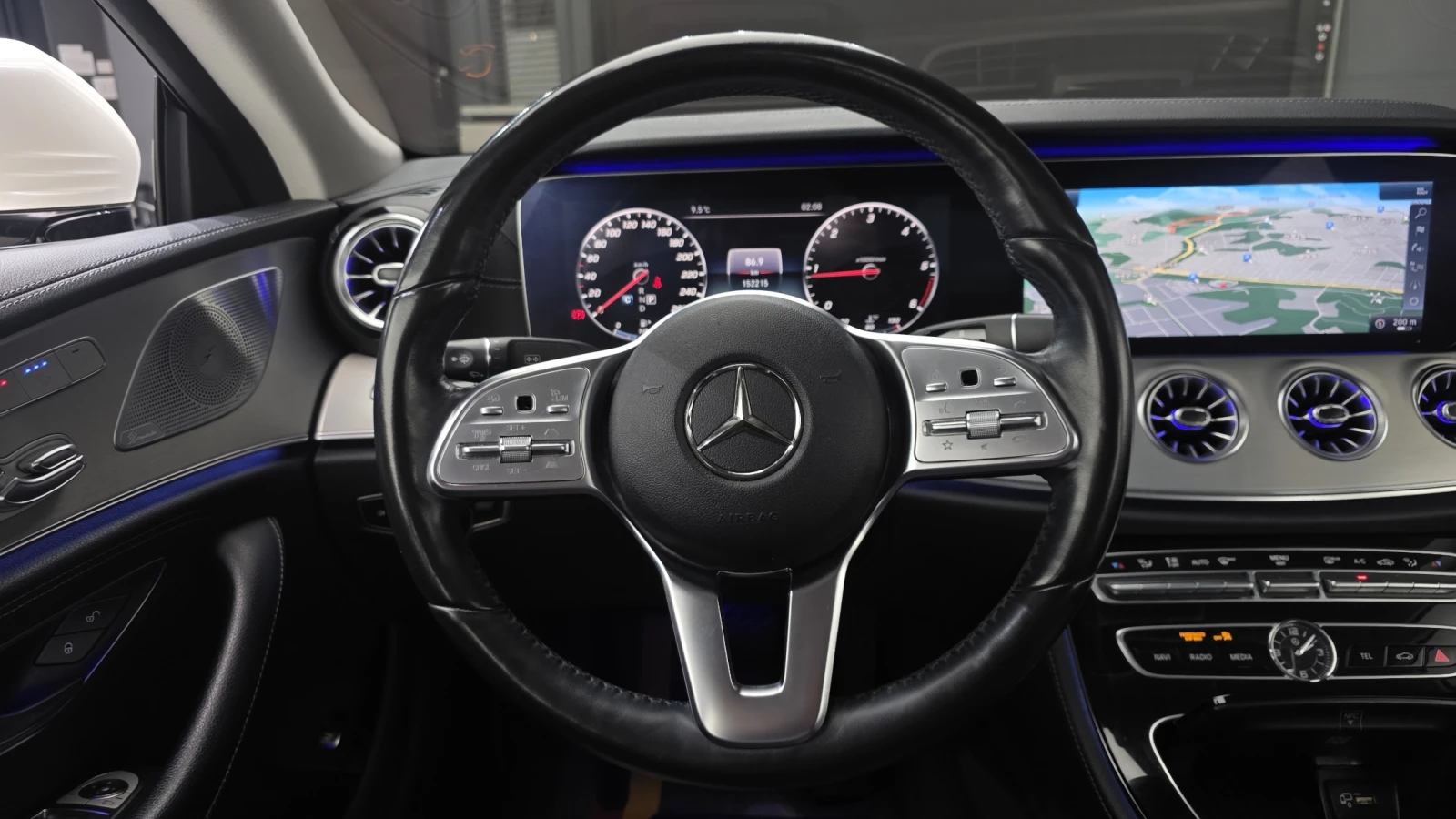 Mercedes-Benz CLS 400 HUD* BLIND SPOT* 360* ЕЛ. БАГАЖНИК* КРАЙНА ЦЕНА, снимка 13 - Автомобили и джипове - 55302249