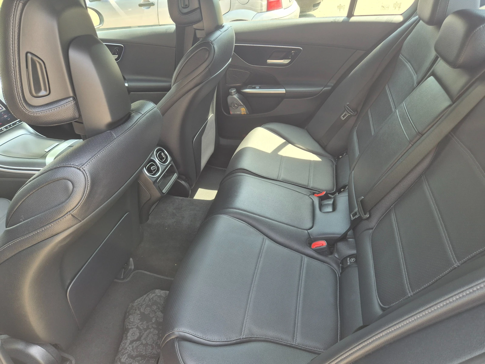 Mercedes-Benz C 300 4MATIC, снимка 11 - Автомобили и джипове - 56082115