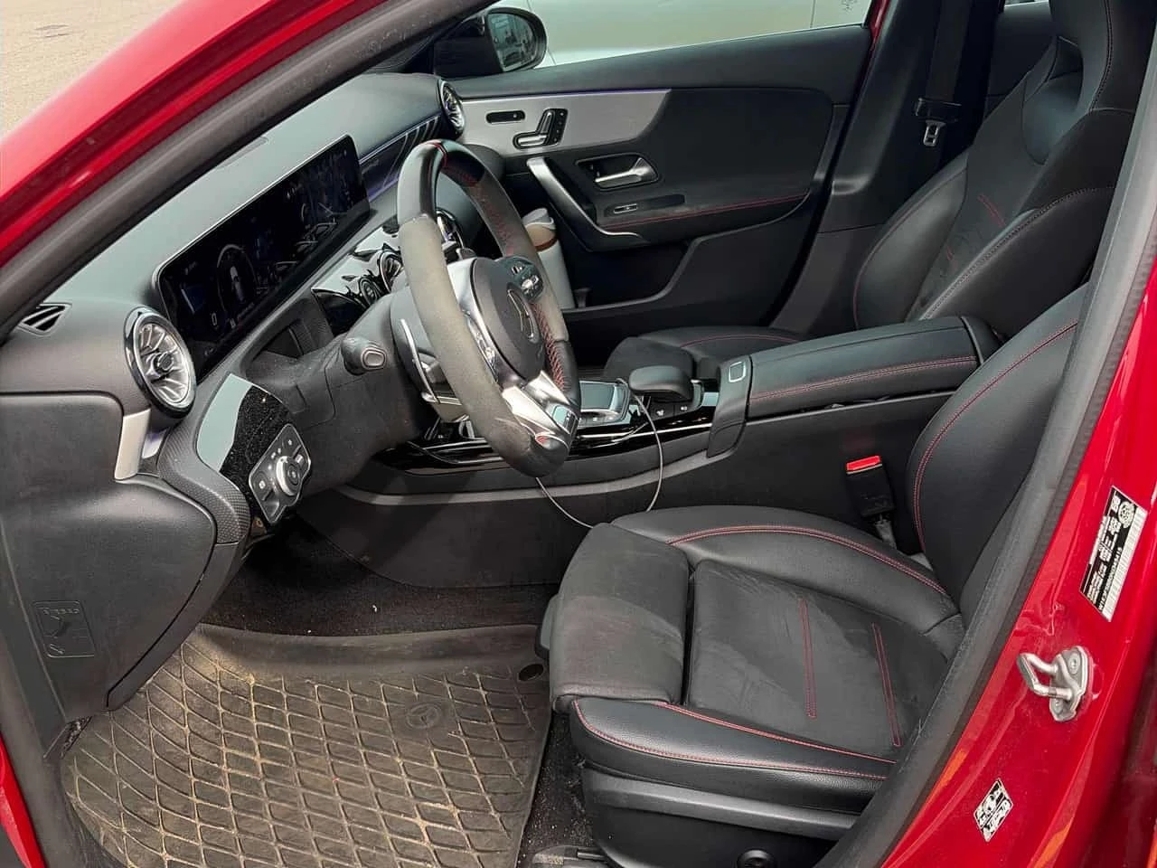 Mercedes-Benz A 35  AMG / Distronic / Carfax / Автокредит , снимка 5 - Автомобили и джипове - 56244024