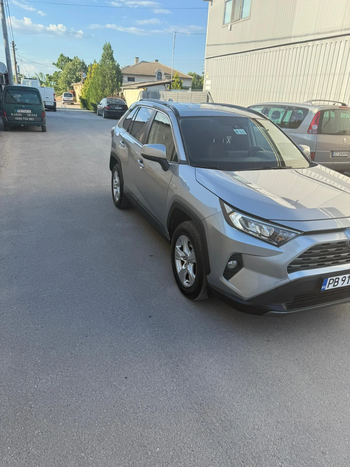 Toyota Rav4 2.5 HYBRID 4X4 - изображение 3