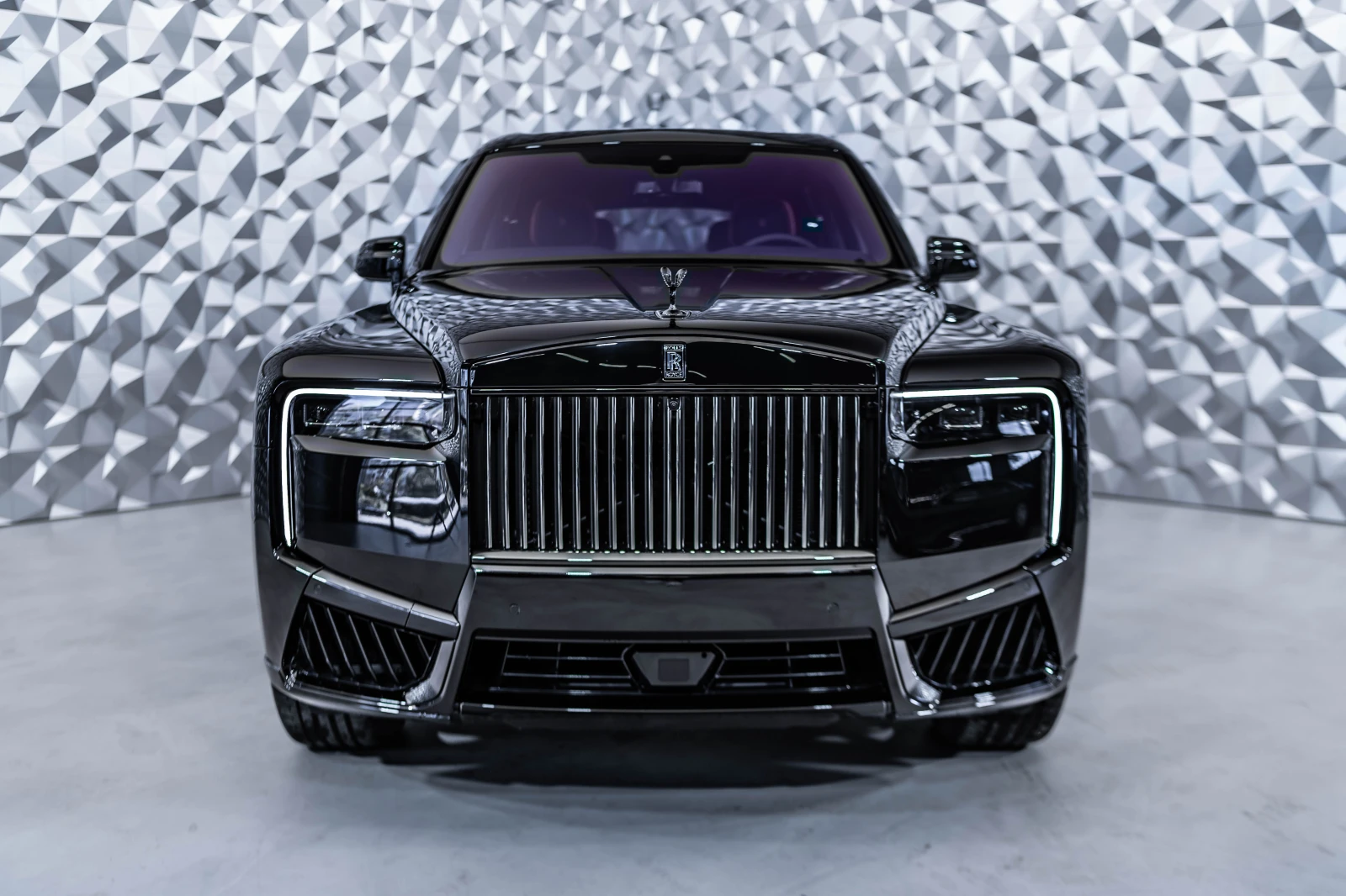 Rolls-Royce Cullinan Black Badge Facelift - изображение 2