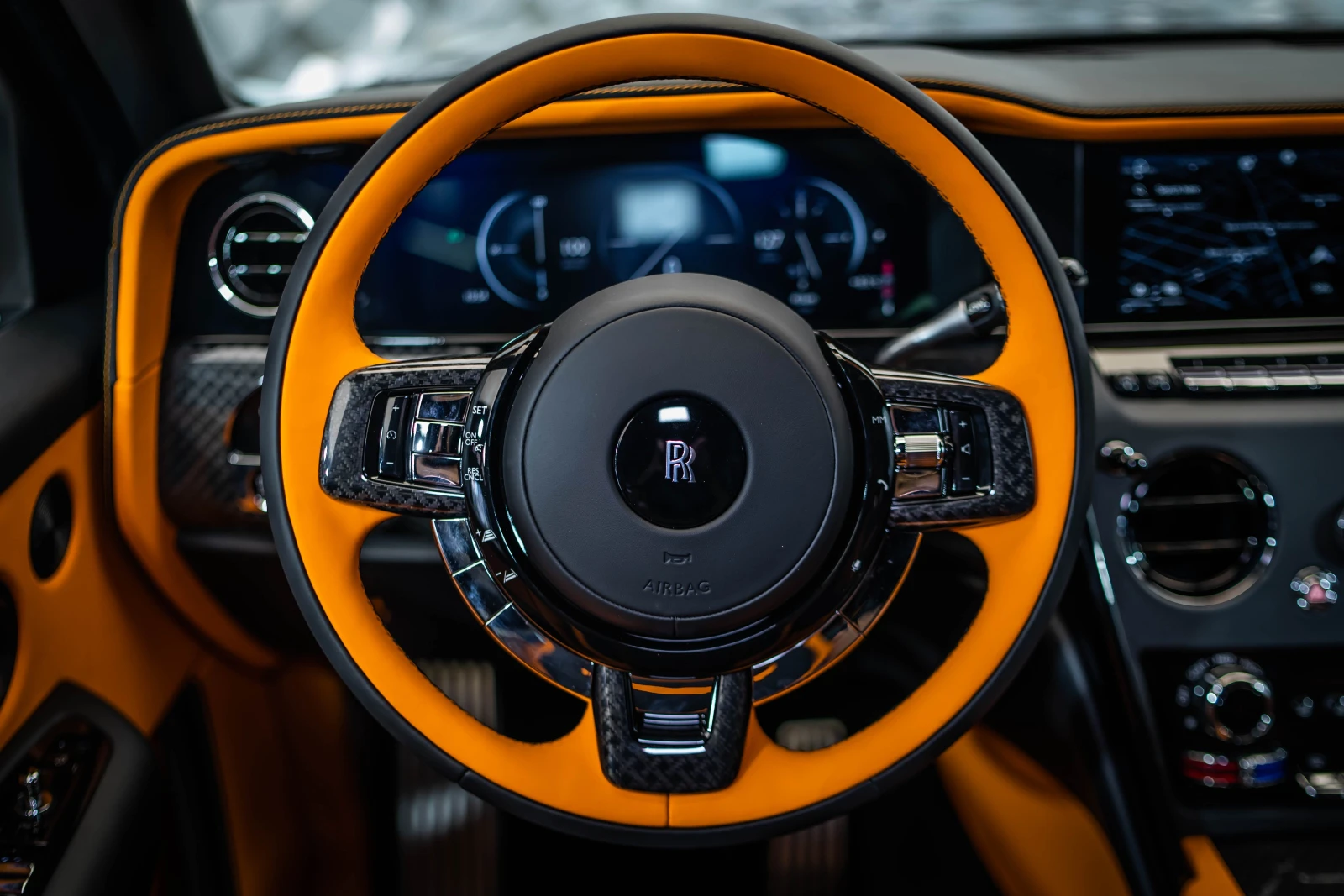 Rolls-Royce Cullinan Black Badge Facelift - изображение 10
