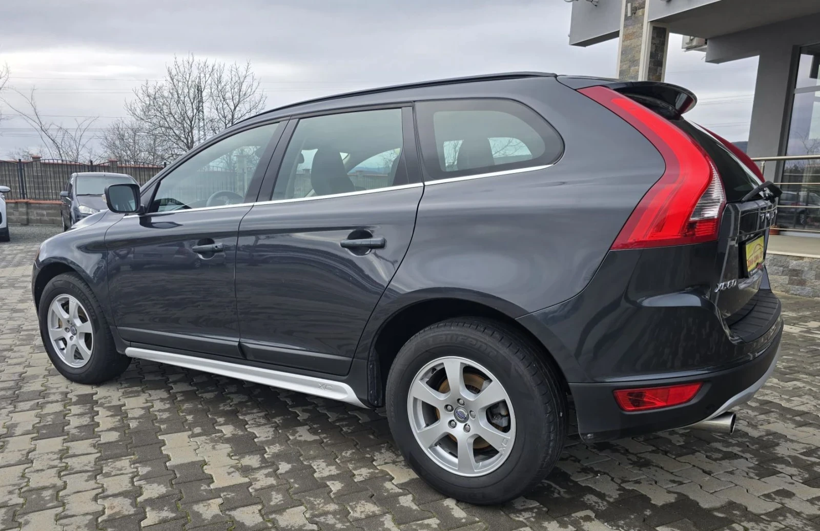 Volvo XC60 2.0D  - изображение 6
