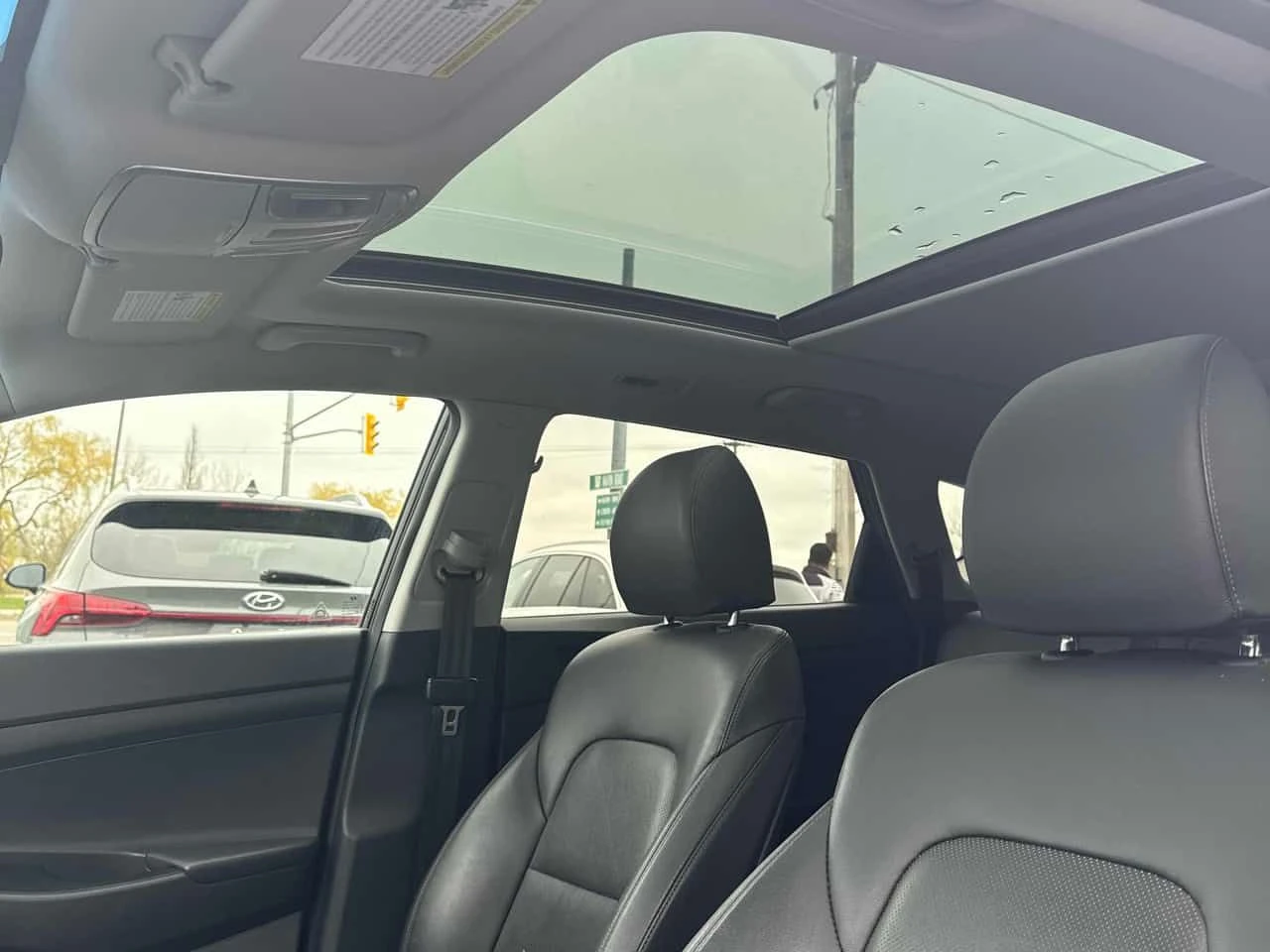 Hyundai Tucson Luxury  CARFAX, снимка 12 - Автомобили и джипове - 54341171