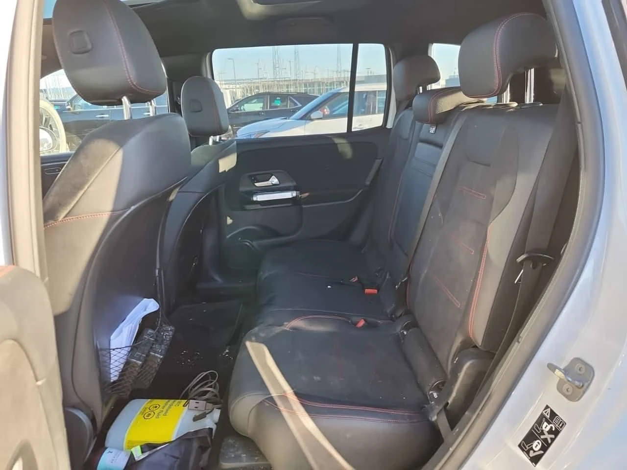 Mercedes-Benz GLB 250 4MATIC* DISTRONIC* AMBIENTNO* PANO* , снимка 11 - Автомобили и джипове - 54472452