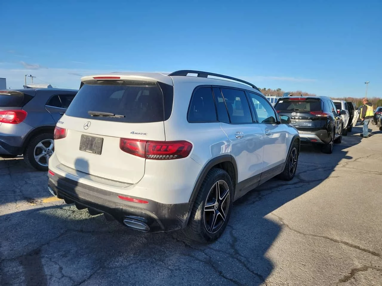 Mercedes-Benz GLB 250 4MATIC* DISTRONIC* AMBIENTNO* PANO* , снимка 3 - Автомобили и джипове - 54472452