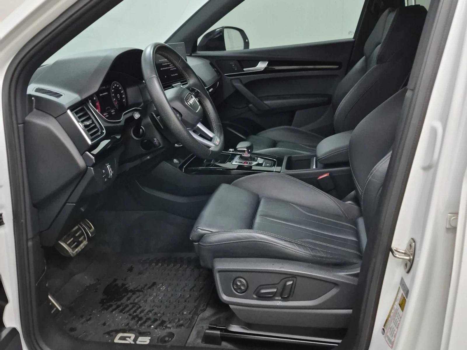 Audi Q5 Progressiv * Keyless * CARFAX * АВТО КРЕДИТ * , снимка 8 - Автомобили и джипове - 54920256
