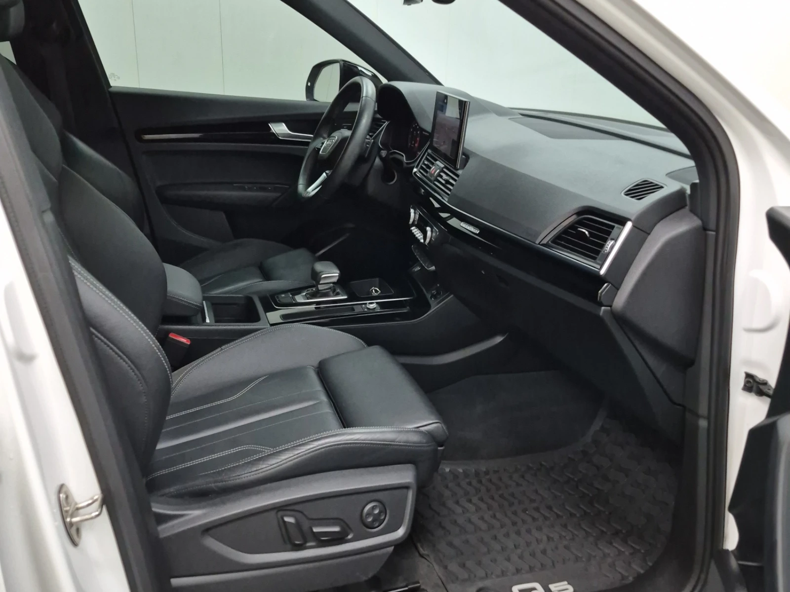 Audi Q5 Progressiv * Keyless * CARFAX * АВТО КРЕДИТ * , снимка 9 - Автомобили и джипове - 54920256