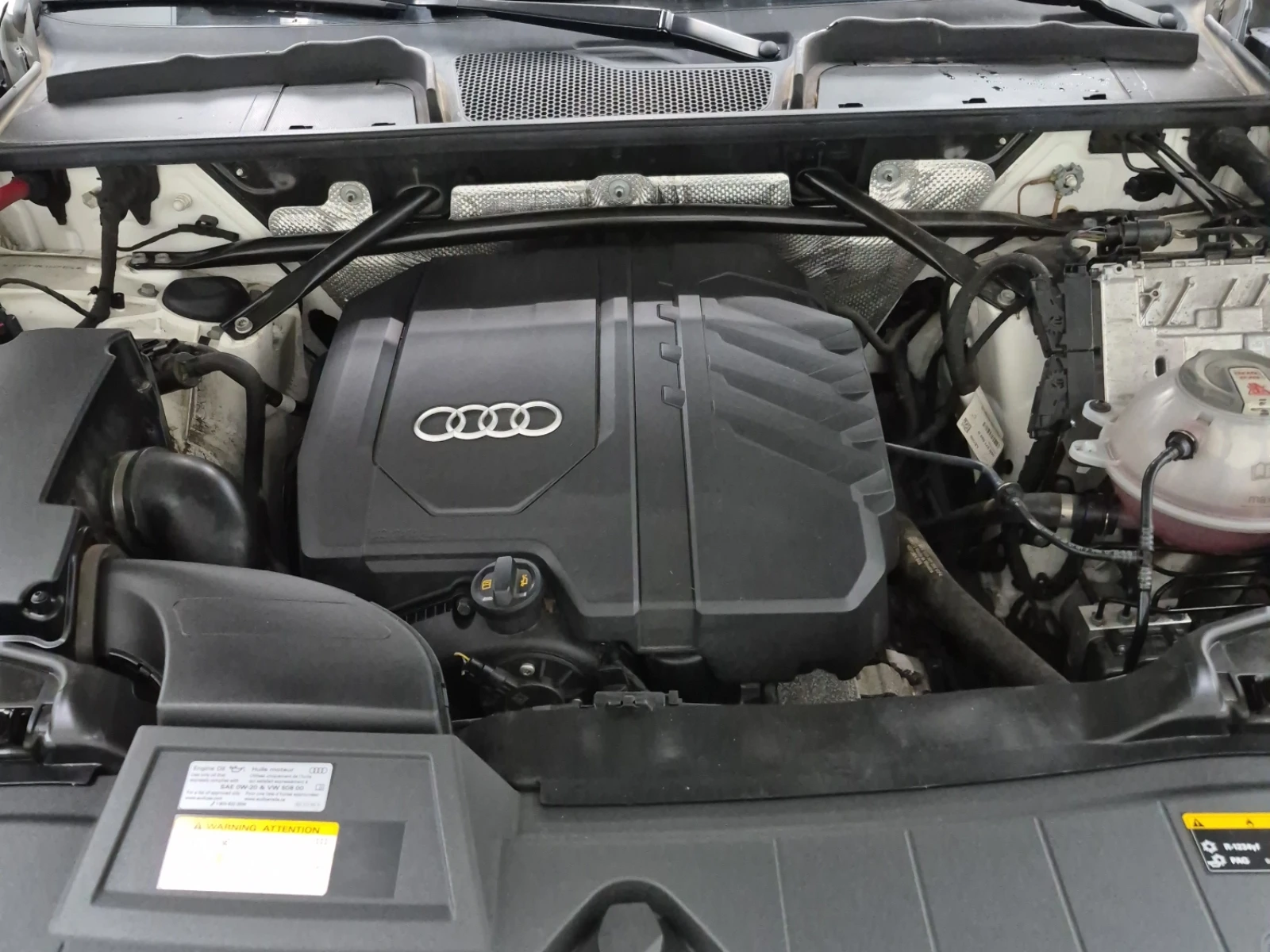 Audi Q5 Progressiv * Keyless * CARFAX * АВТО КРЕДИТ * , снимка 7 - Автомобили и джипове - 54920256
