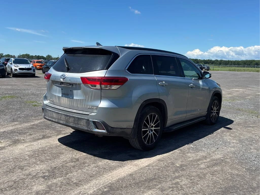 Toyota Highlander XLE | CARFAX | ПОДГРЕВ | ШИБИДАХ | , снимка 3 - Автомобили и джипове - 55167159