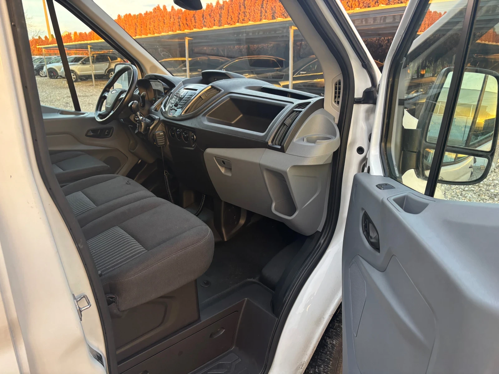 Ford Transit 2.2 D  | Mobile.bg   11