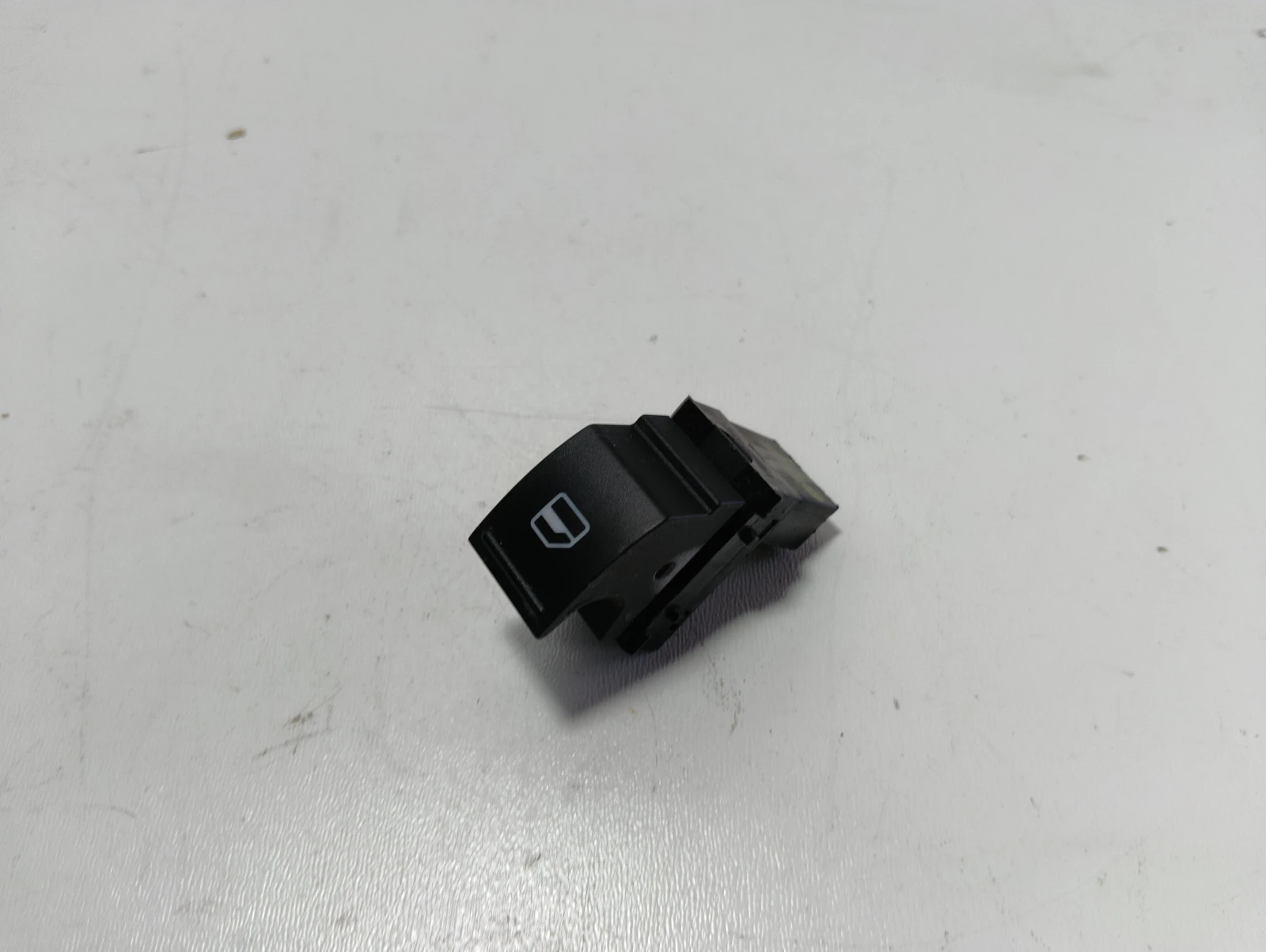 копче ел. стъкла 7L6959855B VW Golf