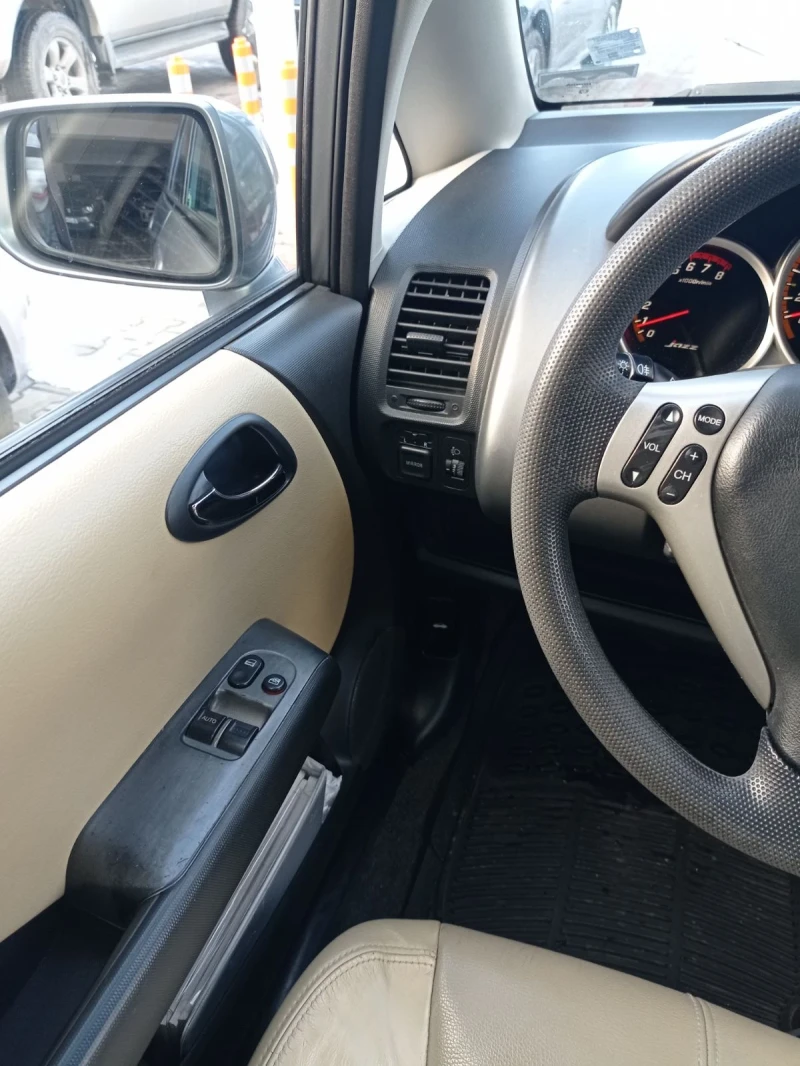 Honda Jazz, снимка 10 - Автомобили и джипове - 48646735