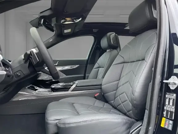 BMW i7 M60 xDrive = Shadow Line = Гаранция, снимка 5 - Автомобили и джипове - 54957301