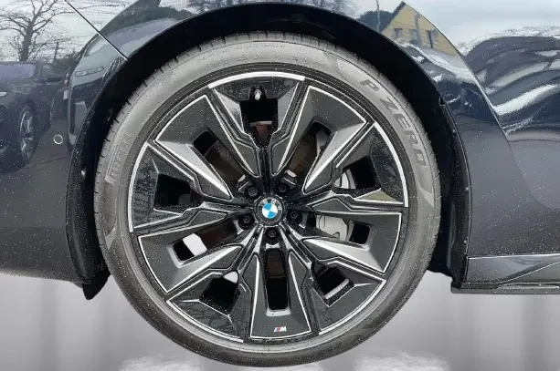 BMW i7 M60 xDrive = Shadow Line = Гаранция, снимка 3 - Автомобили и джипове - 54957301
