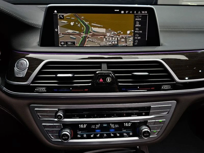 BMW 740 740Ld xDrive Design Pure Excellence| 320к.с.| ВКЛ., снимка 13 - Автомобили и джипове - 55608605