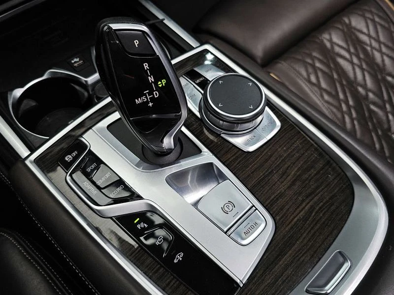 BMW 740 740Ld xDrive Design Pure Excellence| 320к.с.| ВКЛ., снимка 9 - Автомобили и джипове - 55608605