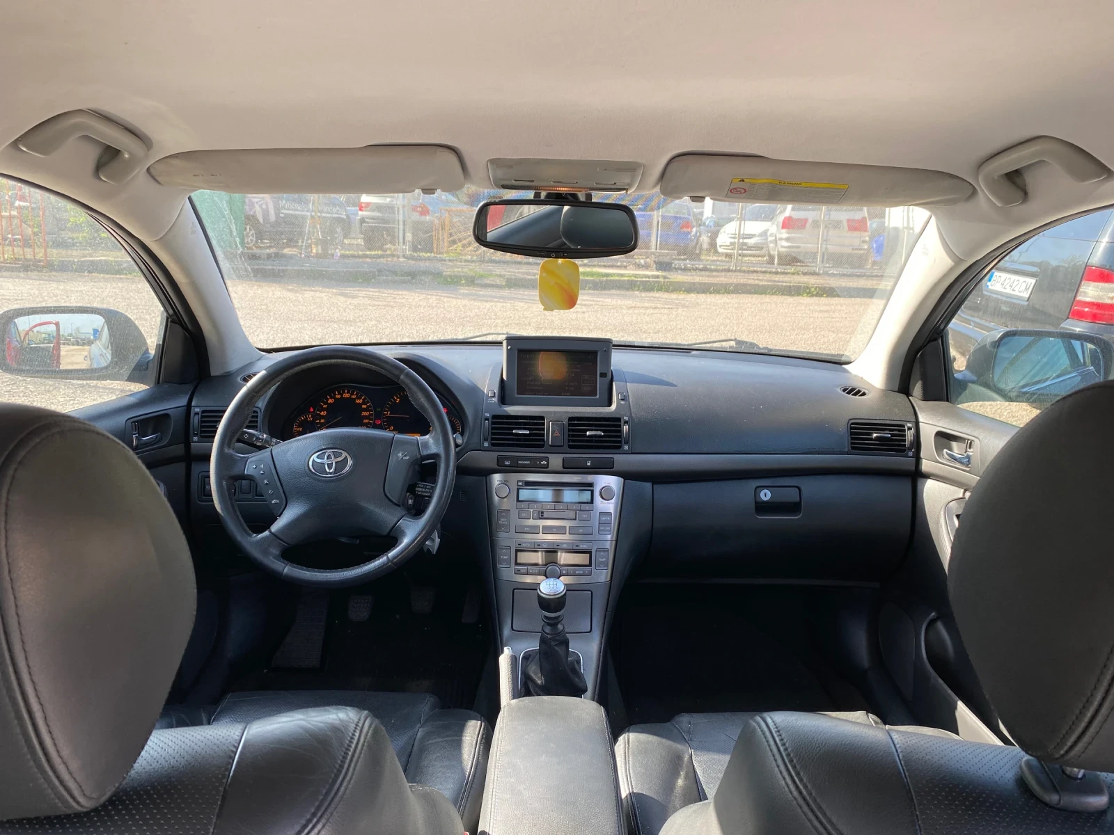 Toyota Avensis 2.2 - изображение 6