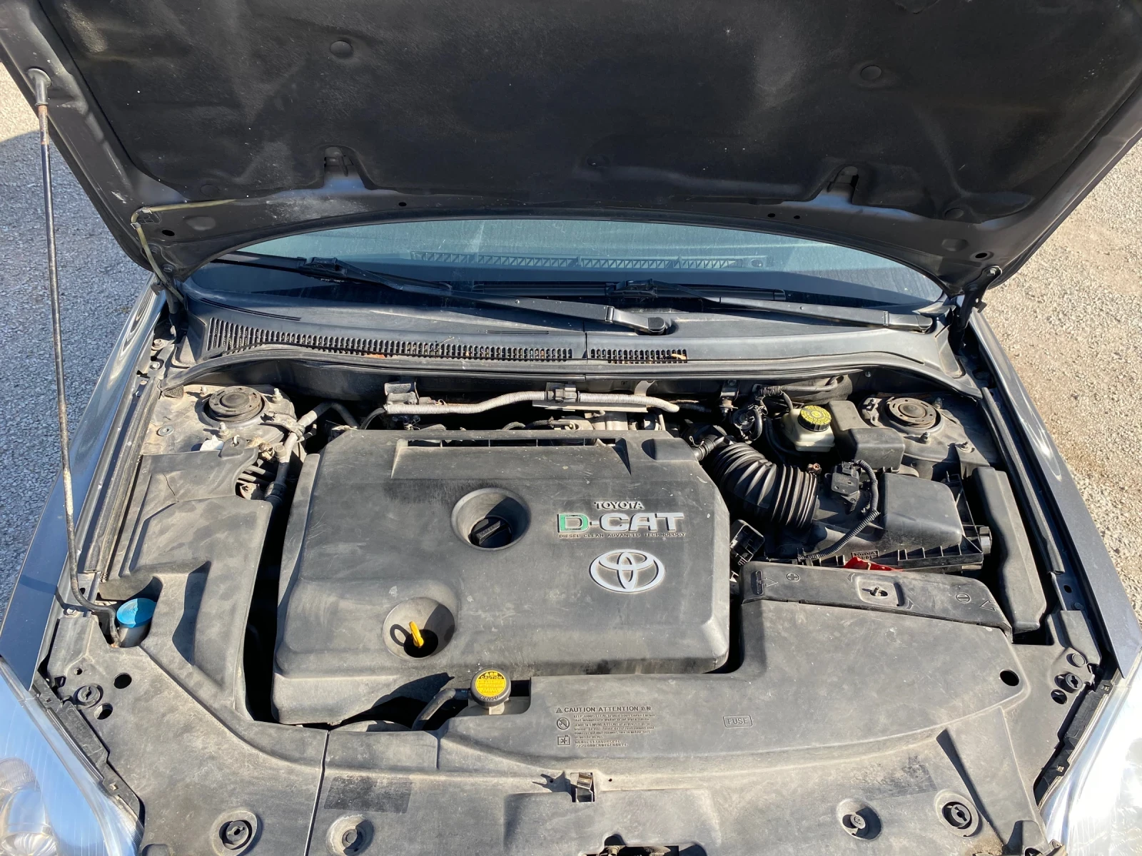 Toyota Avensis 2.2 - изображение 7