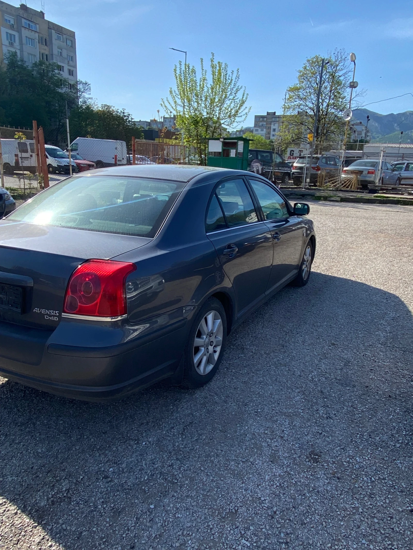 Toyota Avensis 2.2 - изображение 4