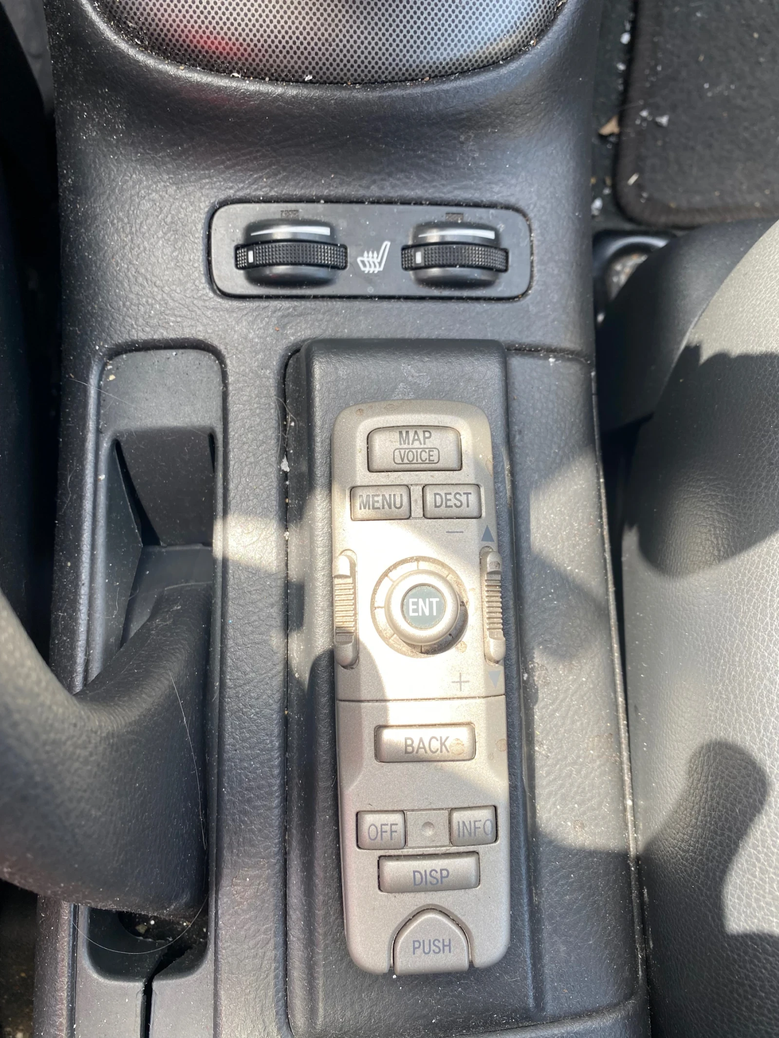 Toyota Avensis 2.2 - изображение 8